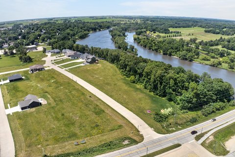 LAND - Waverly, IA