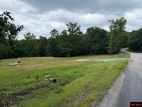 Unrestricted Land Near Lake Norfork