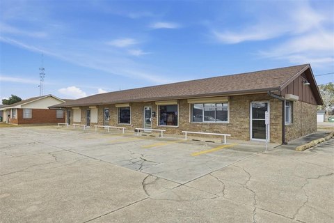 Commercial Building on Maplewood Drive
