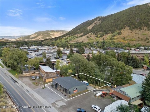Warehouse with Showroom/Retail Space