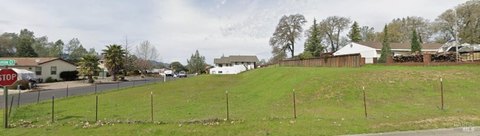 Vacant Lot in Lake Community