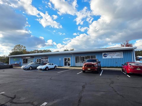 Pleasantville Flex-Warehouse on High-Traffic Road