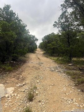 LAND - Lakehills, TX