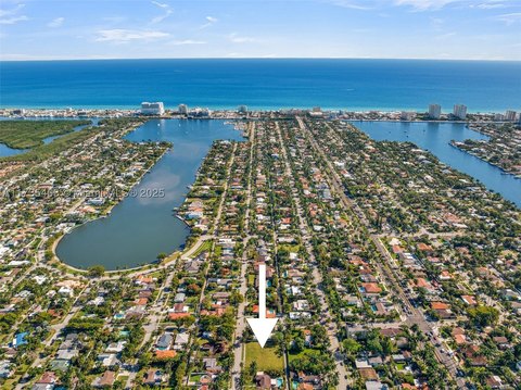 Residential Land in Hollywood Lakes