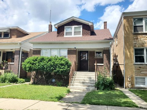 Bungalow 2-Flat with Air Conditioning