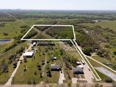 Unrestricted Land in Riesel, Texas