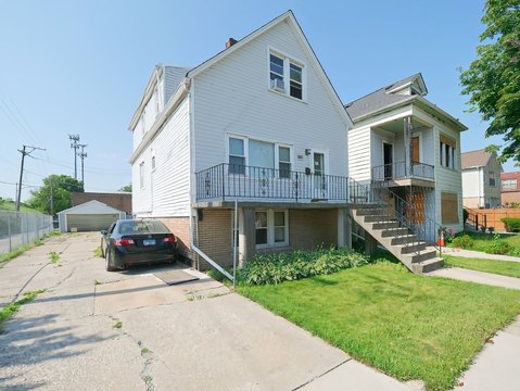 Chicago Triplex on Corner Lot