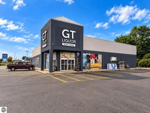 Equipped Grocery and Convenience Store