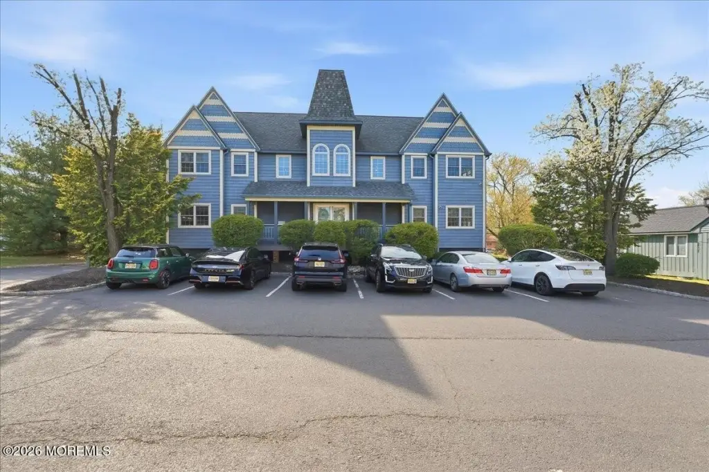 96 Freneau Ave, Matawan, NJ 07747