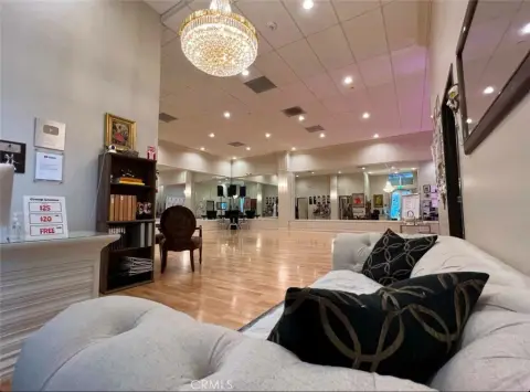 Arcadia Commercial Space with Piano