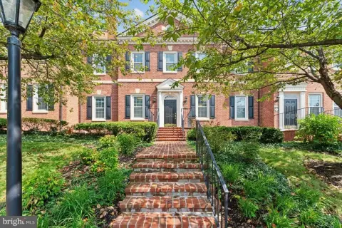 Meticulously Maintained Townhouse Office