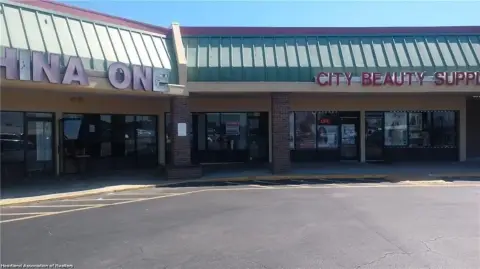 Retail Space in Sebring Plaza