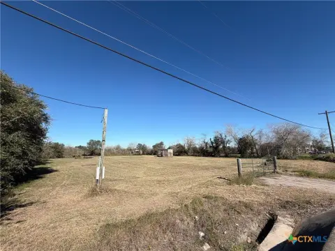 Prime Commercial Land in Beeville