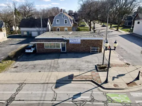 Wauwatosa Commercial Building on North