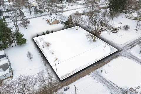 Vicksburg, MI Corner Lot