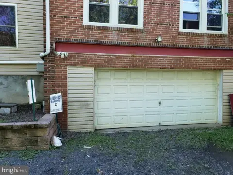Norristown Oversized One-Car Garage Rental