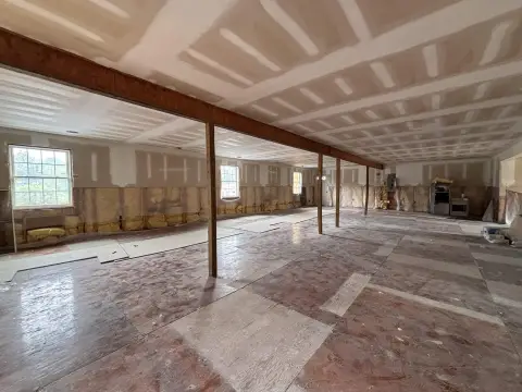 Versatile Office/Service Space