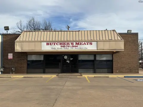 Commercial Building in Prime Location