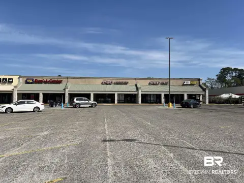 Retail Shopping Center with Outparcel