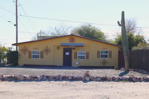 Renovated Mixed-Use Building in Salome