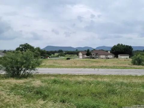 Kingsland Land with Hilltop View
