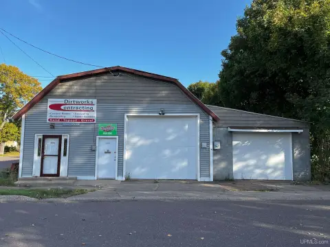 Laurium Commercial Building with Garage