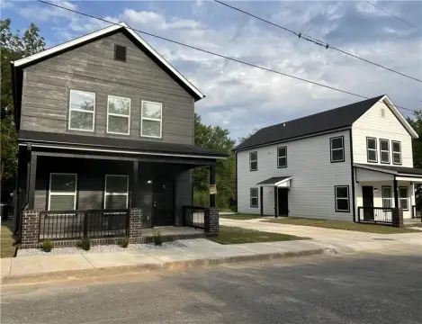 New Duplex Near Downtown Springdale