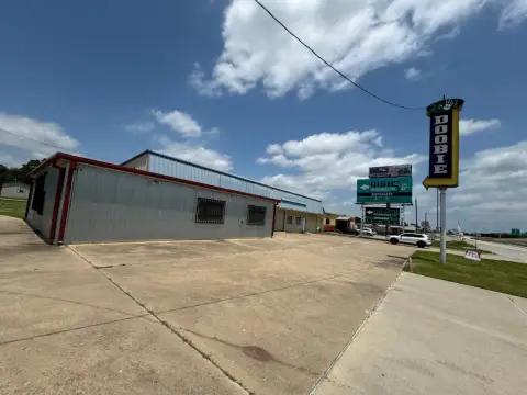 Versatile Commercial Building, Calera, OK