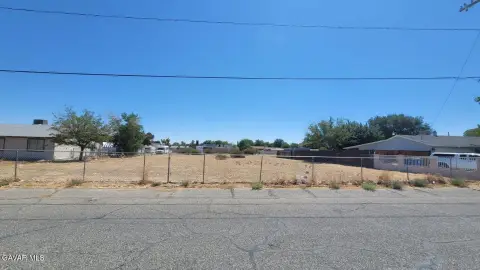 Spacious Lot in Lake Los Angeles