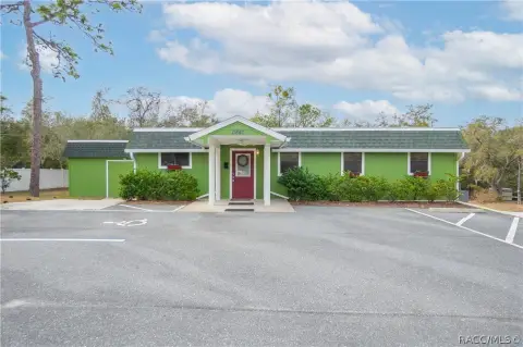Versatile Building Near Dunnellon