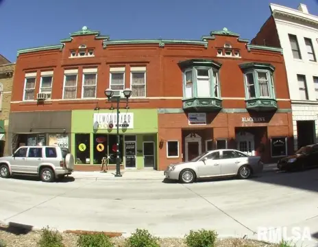 Moline Retail Space For Rent