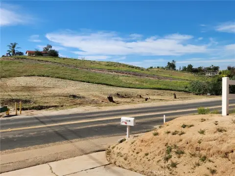 Residential Lot Near Freeway