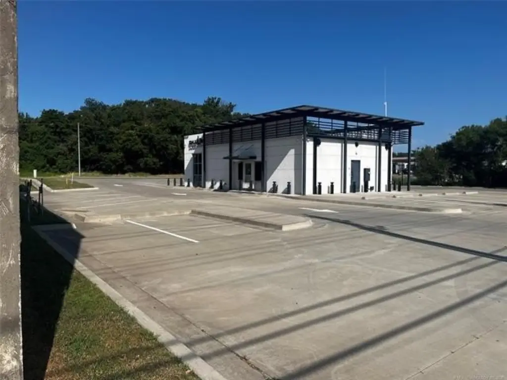 927 S Main St, Sapulpa, OK 74066