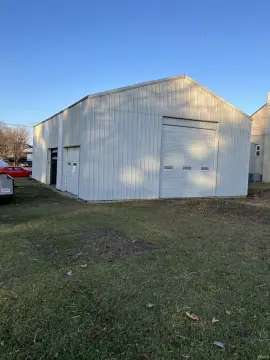 Garage/Workshop in Residential Area