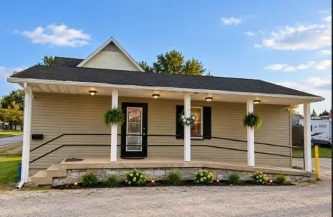 Salon Building with Vacant Lot