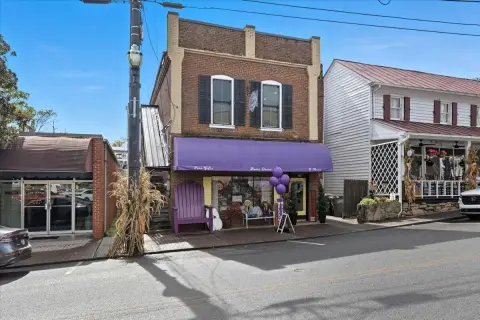 Historic Mixed-Use Building in Dandridge