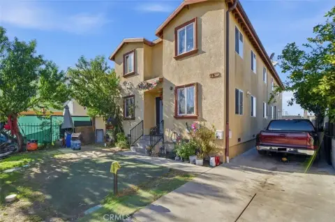 Los Angeles Duplex: Income Opportunity