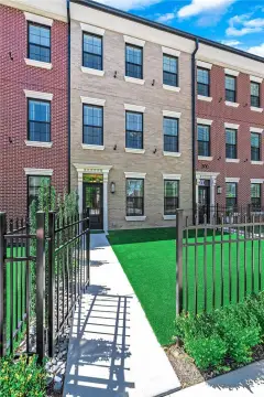 Mixed-Use Property with Courtyard