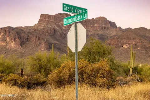 Gold Canyon Land with Mountain Views