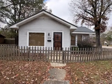 Commercial Building on Corner Lot