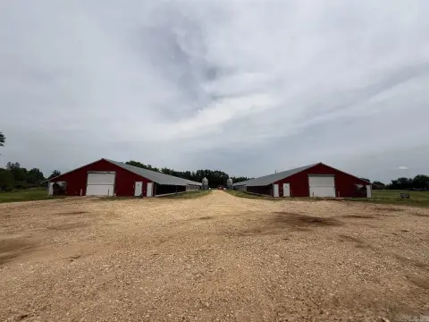 McCaskill Ranch with Poultry Farm