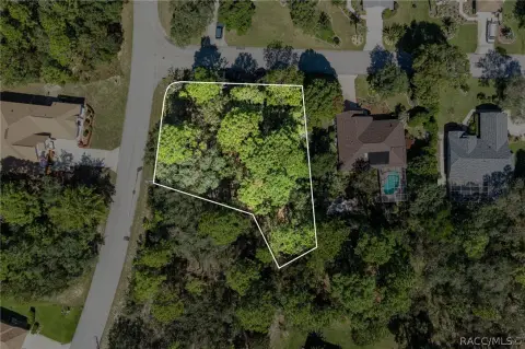 Oversized Corner Lot in Sugarmill