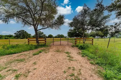 Burton, TX 11-Acre Property