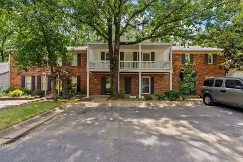 Kingsbridge Condominium with Courtyard