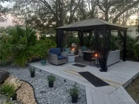 Crystal River Land with Gazebo