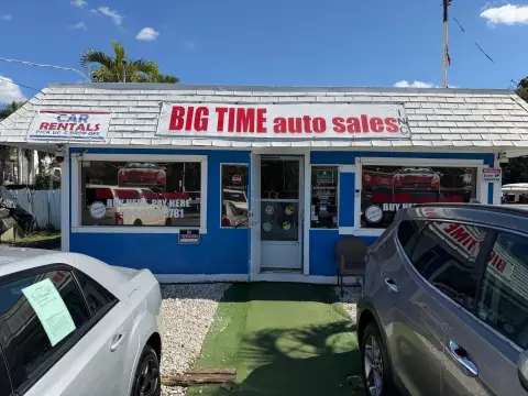 North Lauderdale Auto Dealer Lot