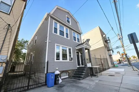 Renovated Multi-Family in Bergen-Lafayett