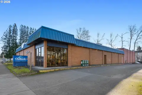 Single-Tenant Flex Building