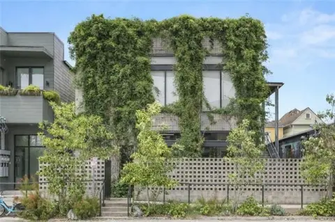 New Orleans Mixed-Use Building
