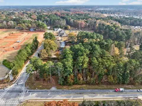 Residential Land in Loganville, GA